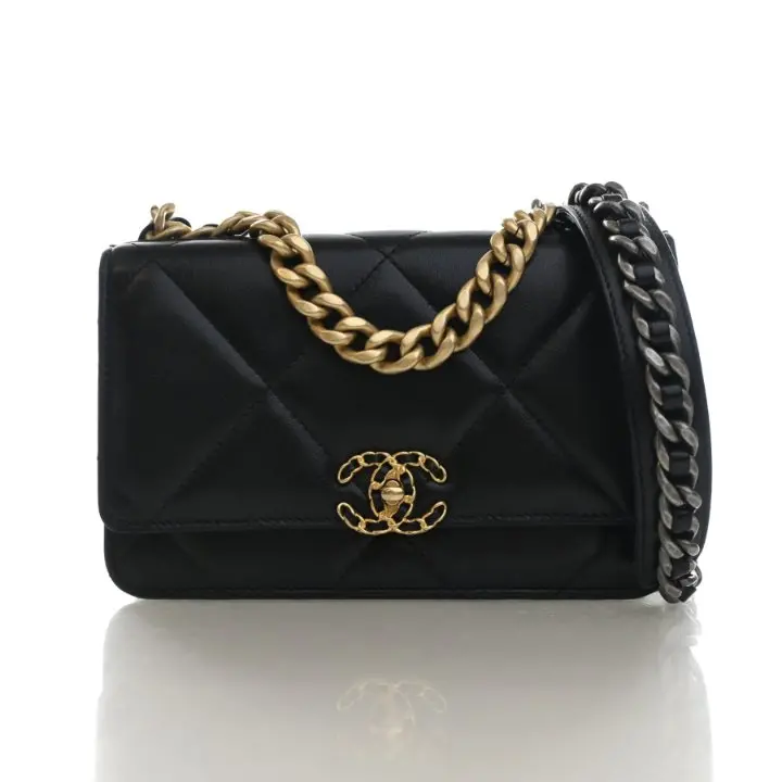 Chanel Shiny Lambskin 19 Wallet On Chain – Woc Style 1