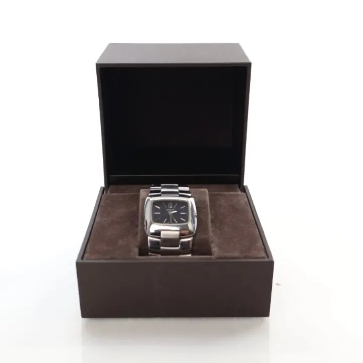 Gucci Silver-Tone Analog Watch With Leather Strap 1