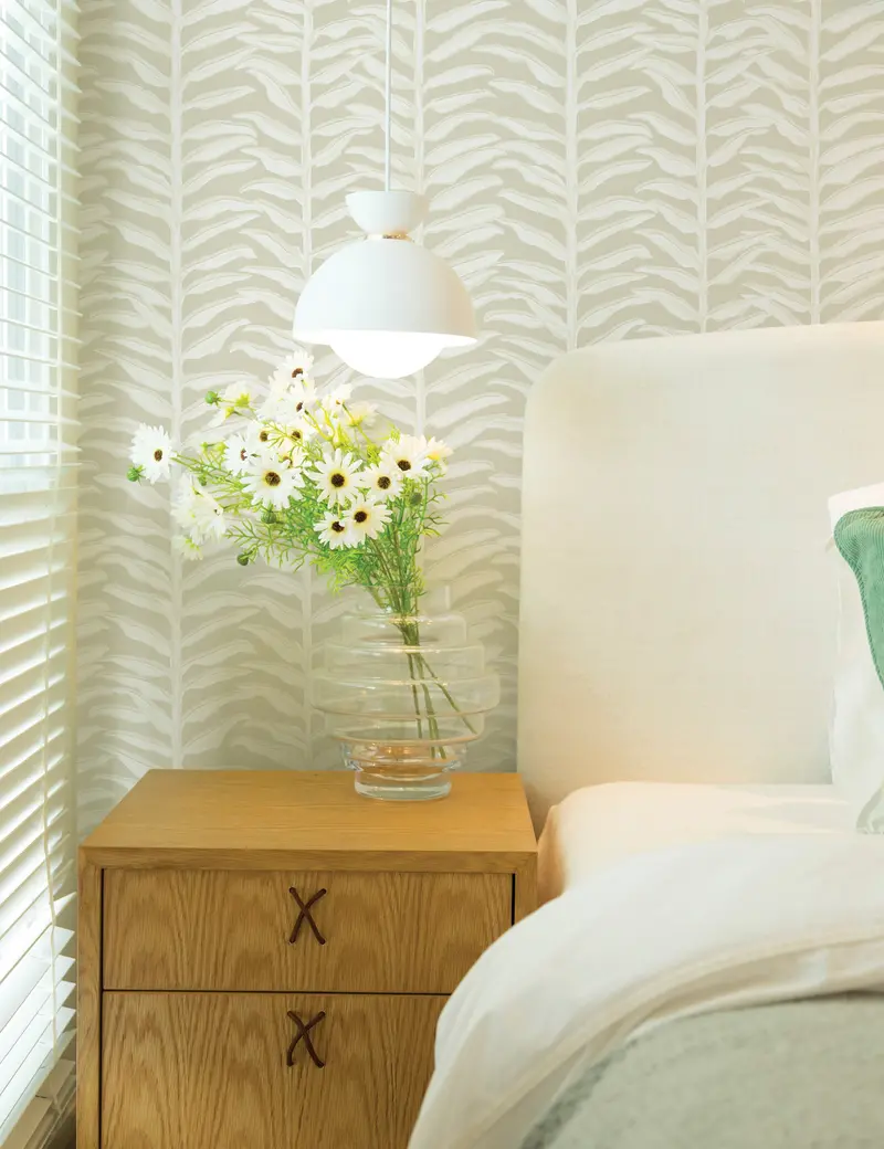 Melinoe Abstract Peel-And-Stick Wallpaper – Designer-Exclusive Wallcovering 1