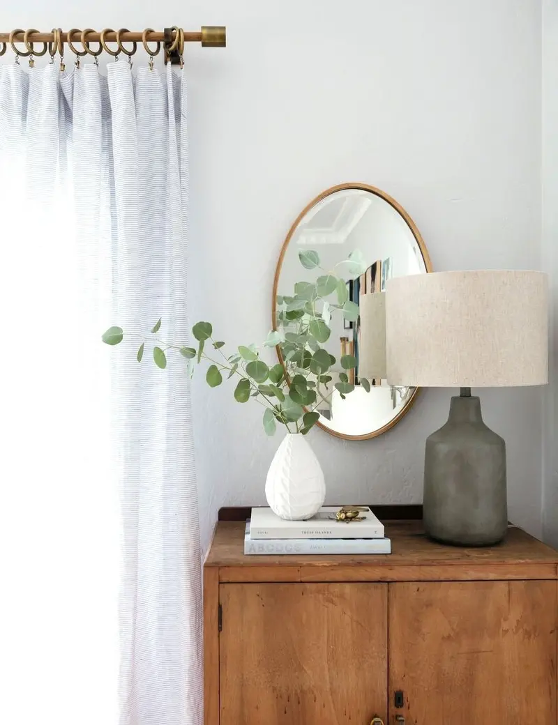 Merci Elegant Oval Mirror With Gold Finish 1
