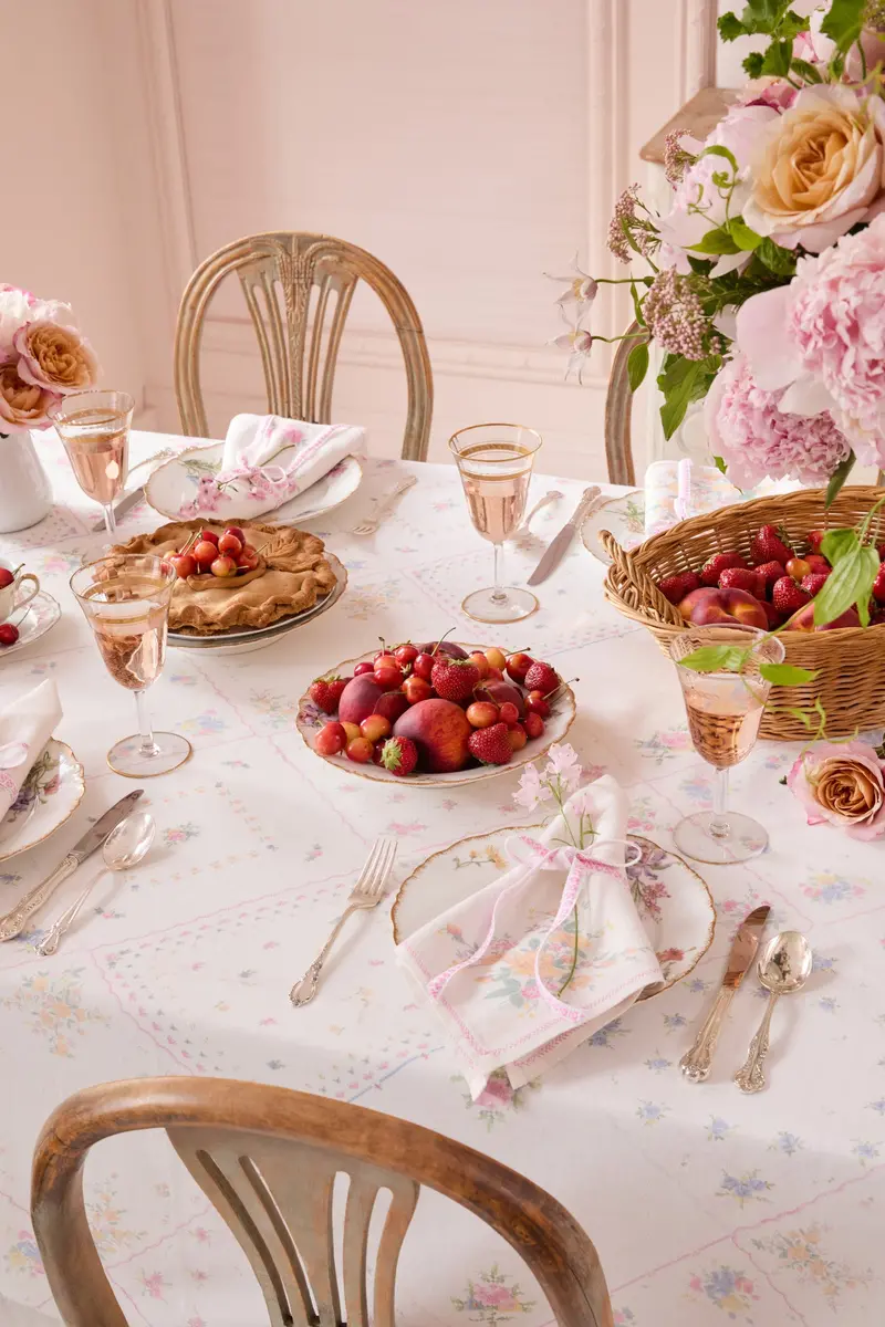 Patchwork-Style Table Linen Set 1