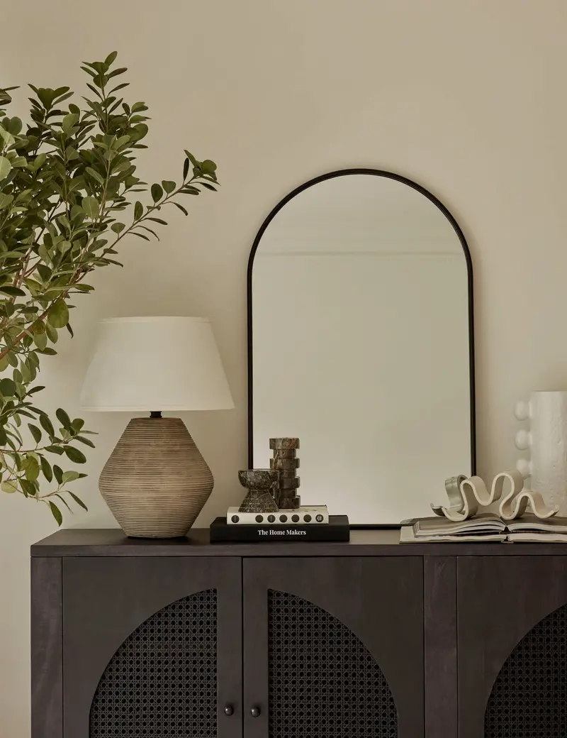Shashenka Wall Mirror With Modern Reflective Frame 1